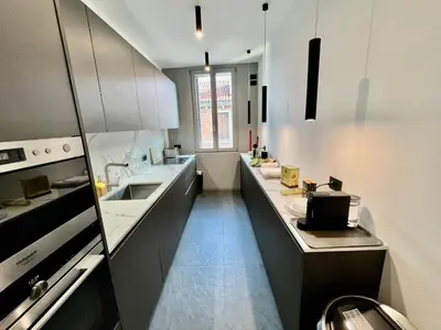 Cucina o angolo cottura di ITALIANSTAYRENTALS Suite Falier- Luminosa Venezia
