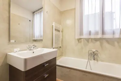 Bagno di Ca' del Monastero 6 Collection Chic Apartment for 4 Guests with Lift