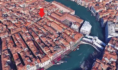 Vista generica su Venezia o vista sulla città dall'interno dell'appartamento