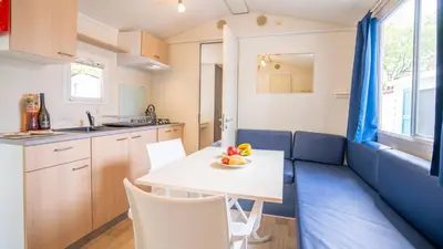 Cucina o angolo cottura di Happy Camp Mobile Homes in Camping Village Rosapineta