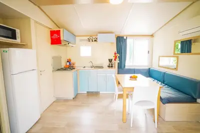 Cucina o angolo cottura di Happy Camp Mobile Homes in Camping Village Rosapineta