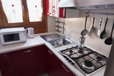 Cucina o angolo cottura di Venezia Biennale Bianco & Rosso