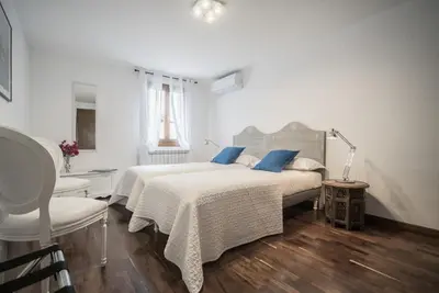 Letto o letti in una camera di Mansarda Magritte