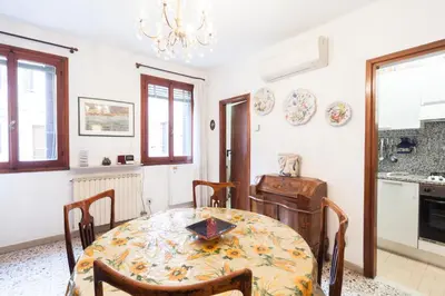 Cucina o angolo cottura di Campiello Chiesa, Venezia by Short Holidays