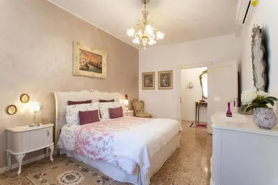 Letto o letti in una camera di Appartamento Perla con vista Canale