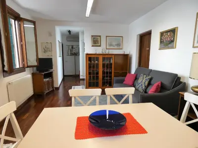 Area soggiorno di Mamma Mia on ground floor with private parking TV-VENICE