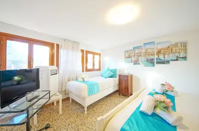 Letto o letti in una camera di Campo San Polo Apartment Rialto