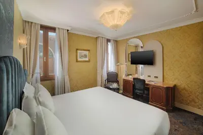 Letto o letti in una camera di NH Venezia Santa Lucia