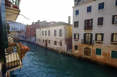 Vista sul fiume nelle vicinanze dell'appartamento