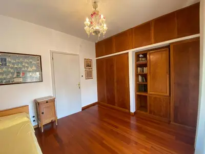 Biblioteca nell'appartamento