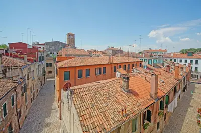 Vista generica su Venezia o vista sulla città dall'interno dell'appartamento