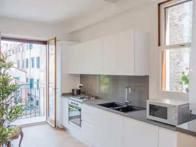 Cucina o angolo cottura di Luxury Apartment On Grand Canal by Wonderful Italy