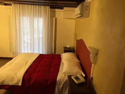 Letto o letti in una camera di Palazzo Lion Morosini - Check in presso Locanda Ai Santi Apostoli