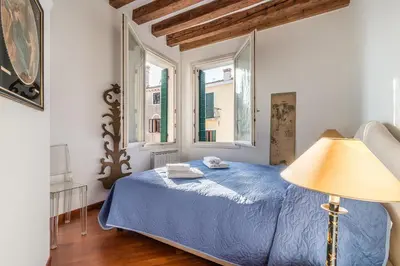 Letto o letti in una camera di 7 WINDOWS ON VENICE by LionHost