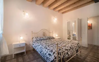 Letto o letti in una camera di Amazing Apartment In Valnogaredo Pd