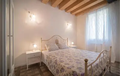 Letto o letti in una camera di Amazing Apartment In Valnogaredo Pd