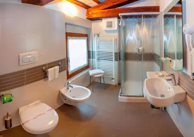 Bagno di Albergo Antica Corte Marchesini