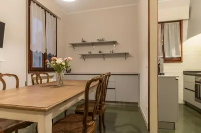 Cucina o angolo cottura di Rialto Bridge Big apt with Lift by LionHost