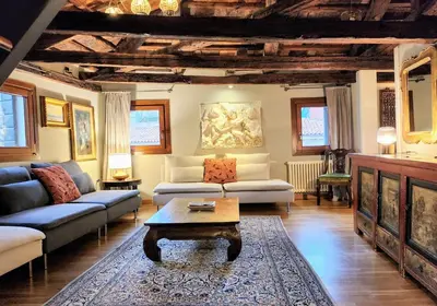 Area soggiorno di Casanova Penthouse in the heart of Venice