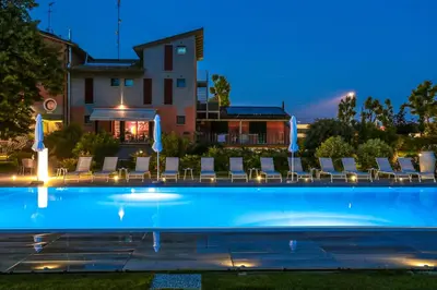 Piscina di Residenza Cartiera 243 Country House o nelle vicinanze