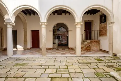 Facciata o entrata di Ca' Moro Salina