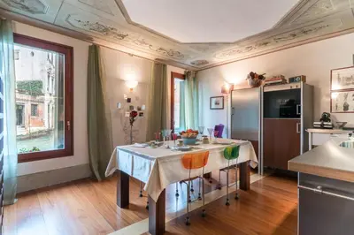 Cucina o angolo cottura di Casa Flavia ai Morosini - Luxury apartment with Canal View