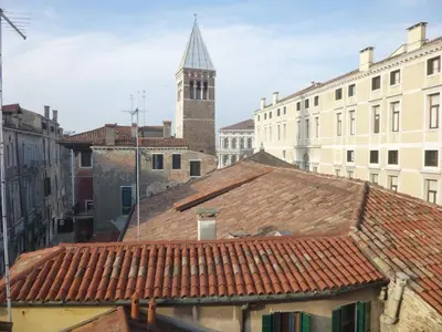 Vista generica su Venezia o vista sulla città dall'interno della casa vacanze