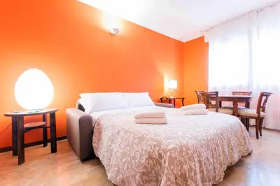 Letto o letti in una camera di ART PAINTING apartment with canal view
