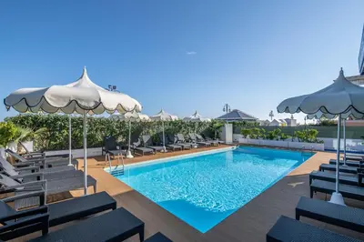 Piscina di Hotel Mondial o nelle vicinanze