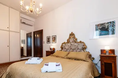 Letto o letti in una camera di Ve-nice Suite Rialto SP720-4