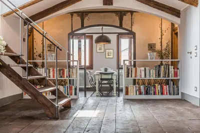 Biblioteca nell'appartamento
