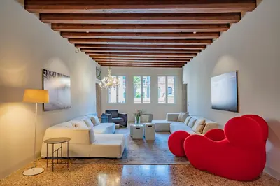 Area soggiorno di Sartor Apartment with Canal View and Private Court