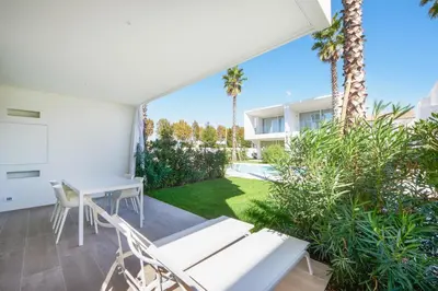Giardino di Palms Apartments