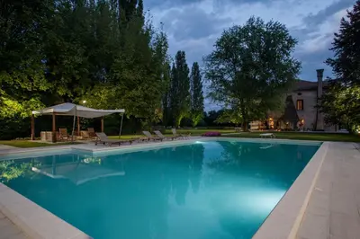 Piscina di Villa Irene o nelle vicinanze