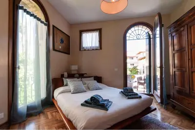 Letto o letti in una camera di Esclusivo appartamento- 6 persone in Villa Liberty
