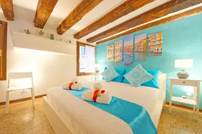Letto o letti in una camera di Calle dei Fabbri San Marco Apartment