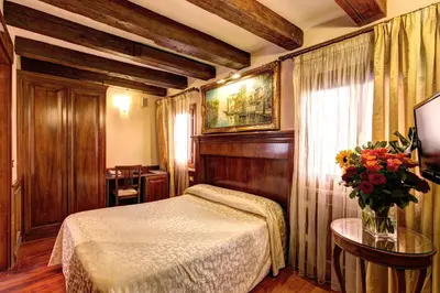 Letto o letti in una camera di Palazzo La Scala