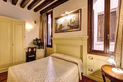 Letto o letti in una camera di Palazzo La Scala