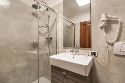 Bagno di Ca' del Monastero 2 Collection Apt for 4 Guests with Lift