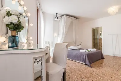 Letto o letti in una camera di Palazzo DaPonte by LionHost