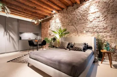Letto o letti in una camera di OFFICINE CAVOUR Piazza Cavour