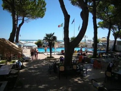 Piscina di Hotel Ambasciatori Palace o nelle vicinanze