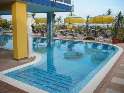 Piscina di Hotel Napoleon o nelle vicinanze
