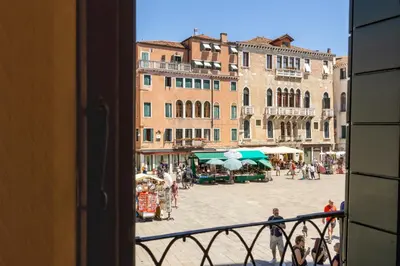 Vista generica su Venezia o vista sulla città dall'interno del bed & breakfast