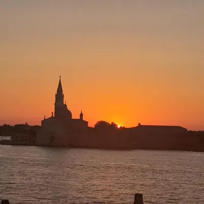 Alba o tramonto visti dall'interno dell'appartamento o dai dintorni