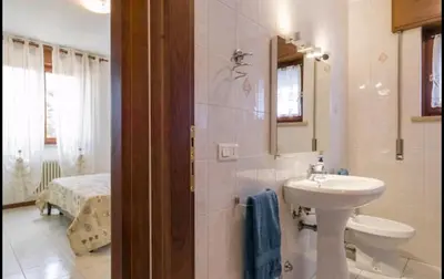Bagno di Yellow house