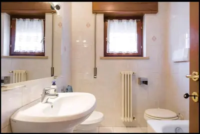 Bagno di Yellow house