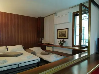 Letto o letti in una camera di Sestiere Dorsoduro Venezia, a due passi dal ponte dei Pugni