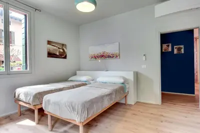 Letto o letti in una camera di Lido's Garden Apartment