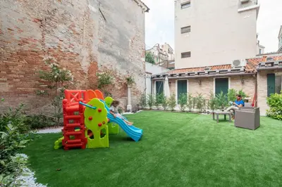 Area giochi per bambini di Corte dei Santi